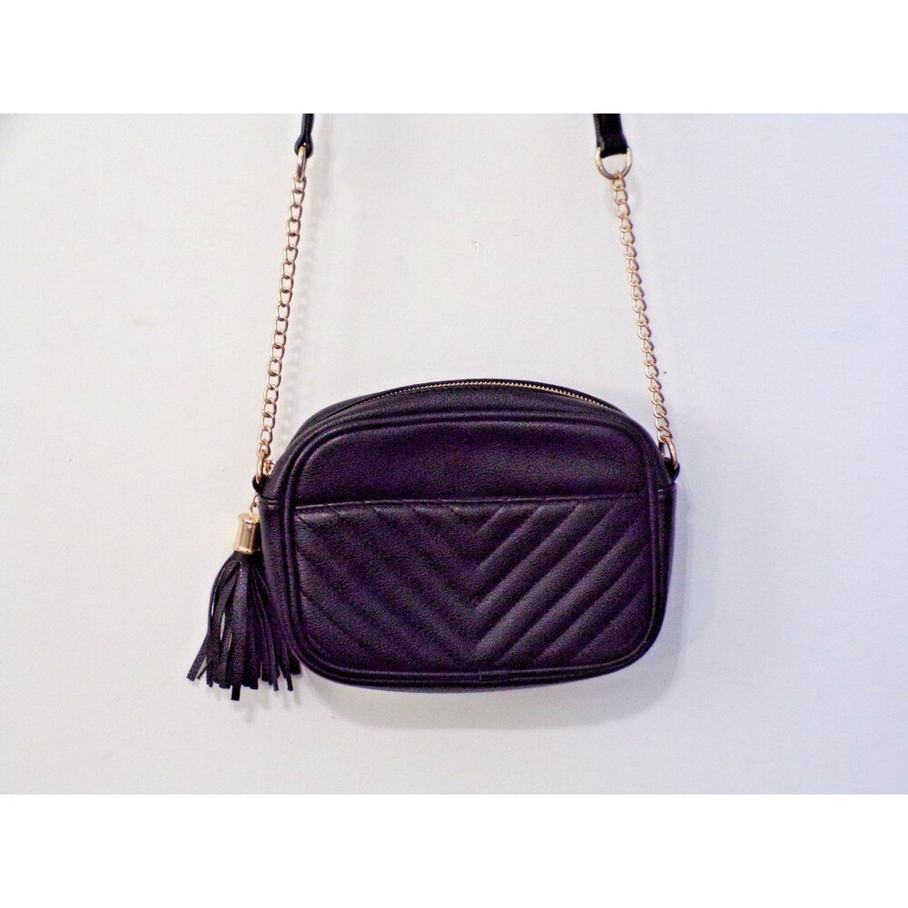 Black Quilt Crossbody Adjustable Strap Tossel Zipper Closure Gold Tone Hardware